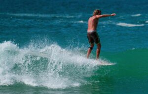 Sri Lanka surfing tours: Surfing at Hiriketiya