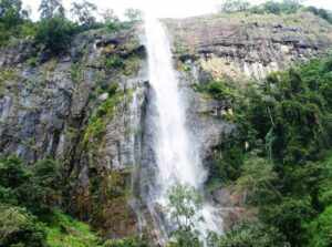 Diyaluma falls 1