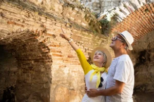 medium shot couple traveling together 1 1